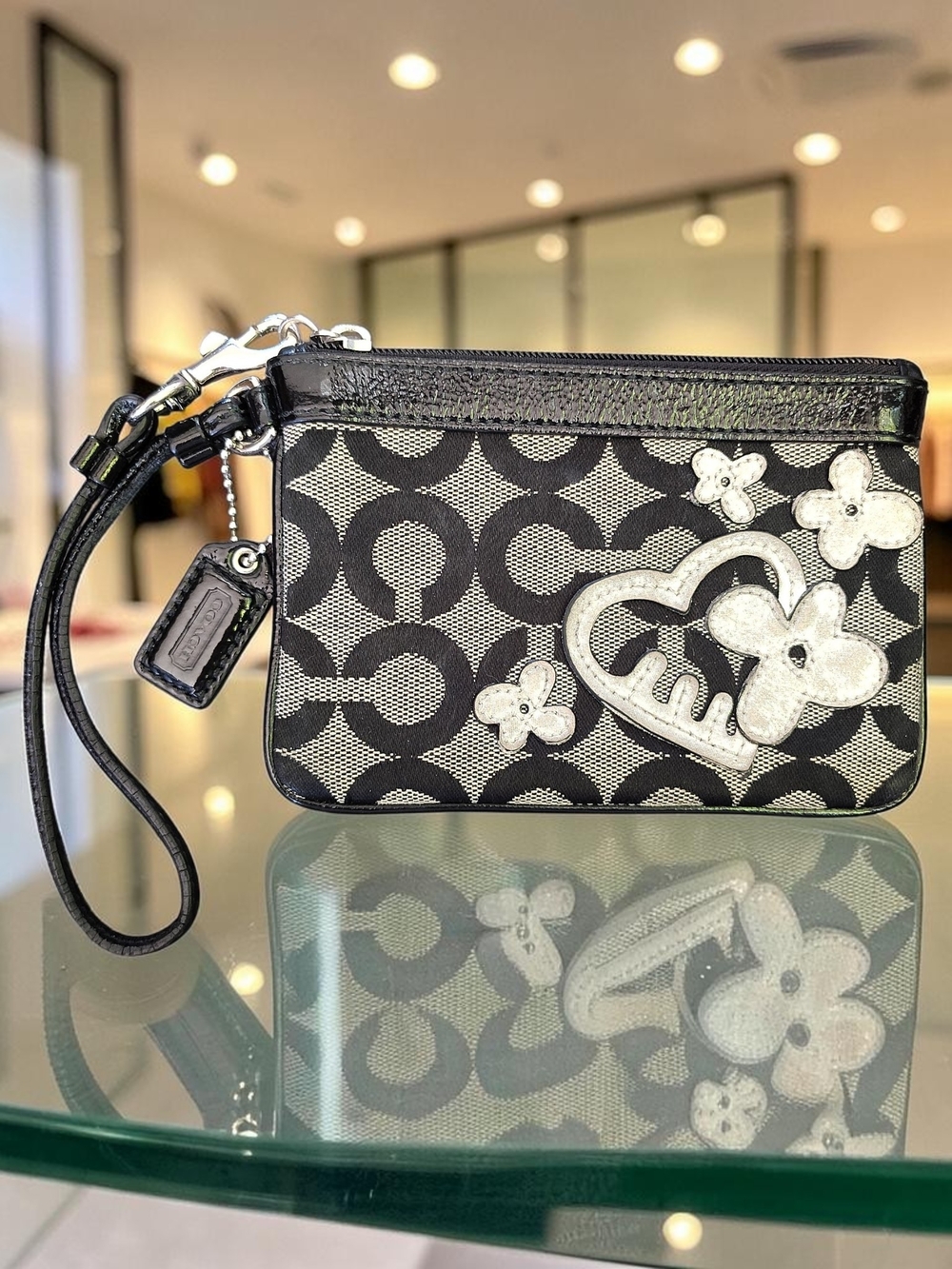 Coach Poppy 2010 Shimmer Heart + Flowers Wristlet. RARE